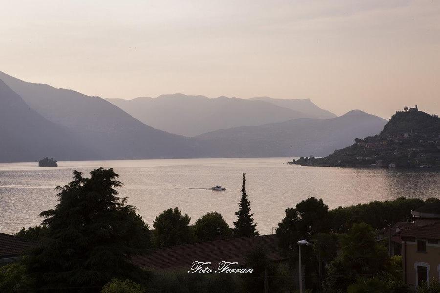 Casa Vacanze Gli Ulivi Del Lago Villa Sale Marasino Exterior foto