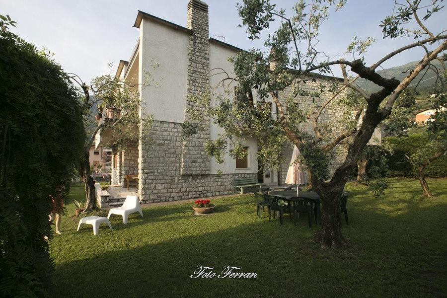 Casa Vacanze Gli Ulivi Del Lago Villa Sale Marasino Exterior foto