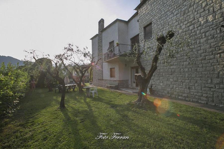 Casa Vacanze Gli Ulivi Del Lago Villa Sale Marasino Exterior foto